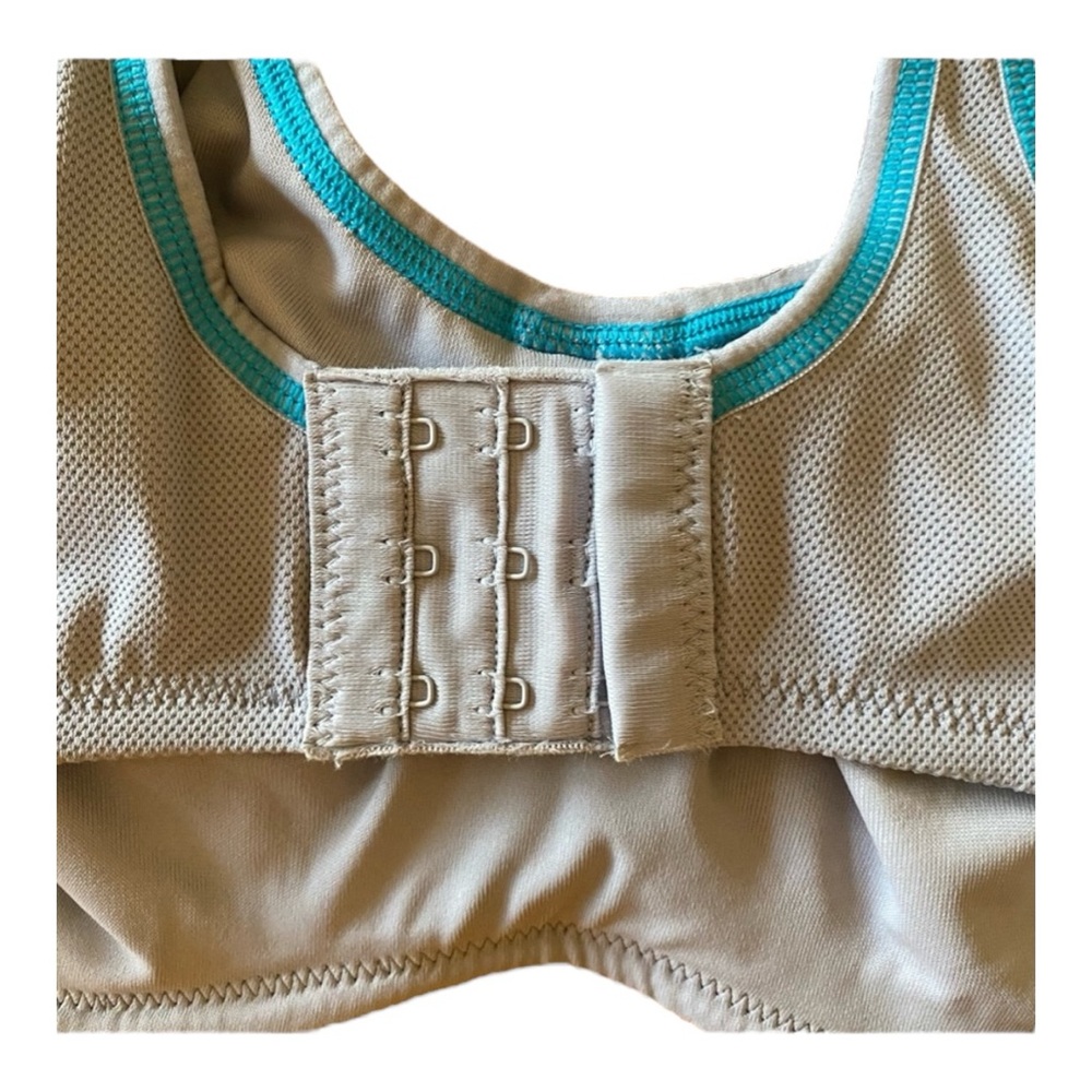 NWT Wacoal Gray and Teal Sports Bra  size 36C - Picture 2 of 7